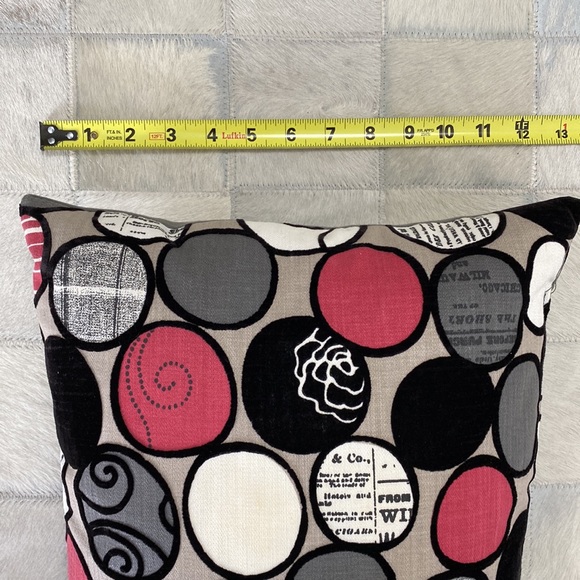 Accent Modern cushion - Picture 9 of 10